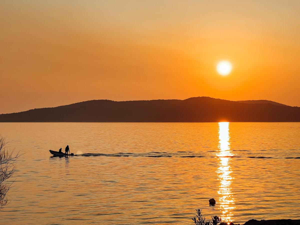 Luxury Beach Apartment W Sunset Sea Views シベニク エクステリア 写真
