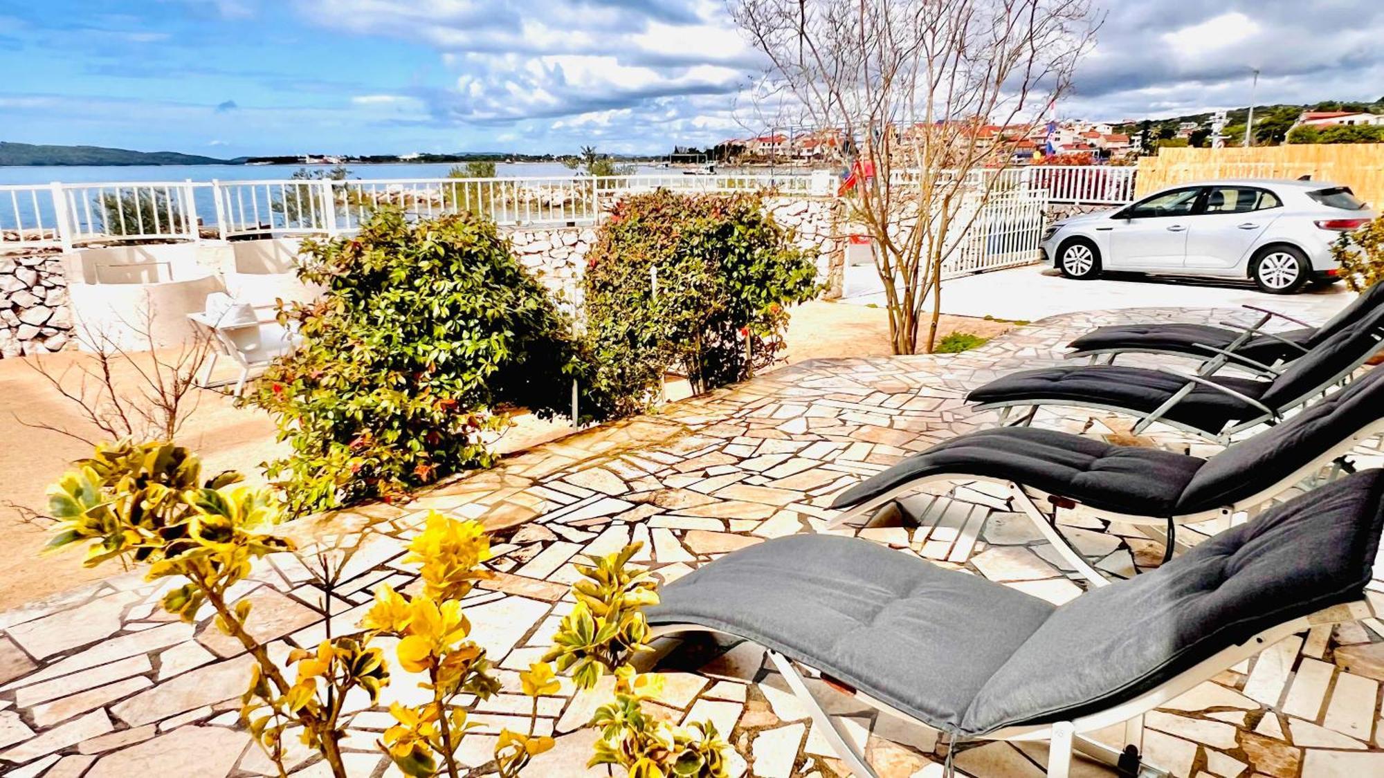 Luxury Beach Apartment W Sunset Sea Views シベニク エクステリア 写真